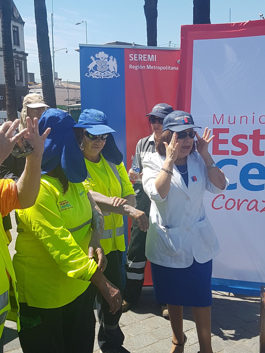 mbmerinoa's tweet photo. La Seremi de Salud, Rosa Oyarce, advierte sobre los riesgos a la exposicion prolongada al ☀️ y da recomendaciones por las altas temperaturas que afectan a las regiones de Coquimbo hasta O'Higgins #oladecalor #santiago 
@DiarioElVector https://t.co/QjMFupBKH1