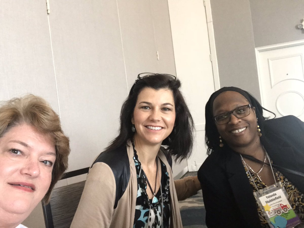 DMHSCareers's tweet photo. Learning about SkillsUSA Employability Skills with CDCβs #2018MiniCDC @DMcMichaelHS #RisingHigher https://t.co/bHQGd7ZtML