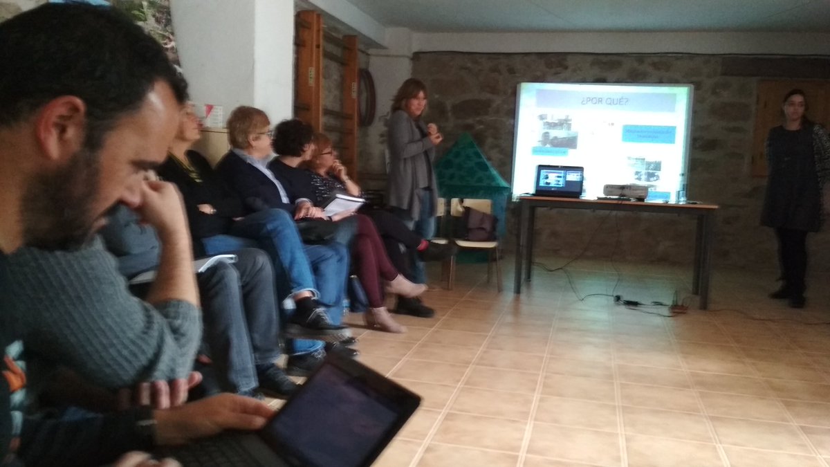 PiGaOt's tweet photo. Seguim amb el projecte E+ #FOPROMAR amb exposició de bones pràctiques: projectes d'innovació i de transformació a les escoles rurals d'Aragó. @monrural https://t.co/MnOqh9IMdz