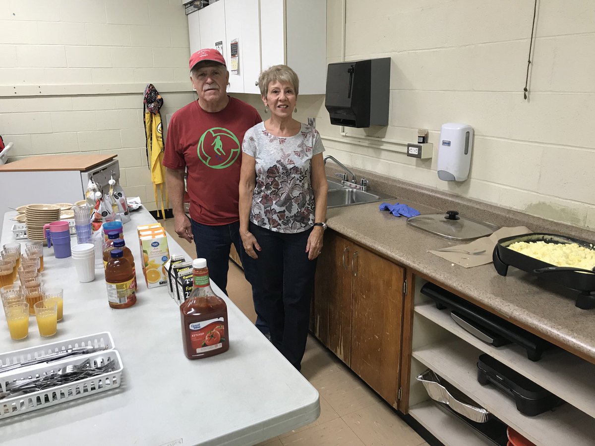 87Foundation's tweet image. Proud to partner for the 4th year with the Col. John Stuart Breakfast Program in association with Breakfast Club of Canada. We would also like to acknowledge the amazing volunteers of this program, Stu &amp;amp; Isabelle DeCoste who have been volunteers for 12 years.