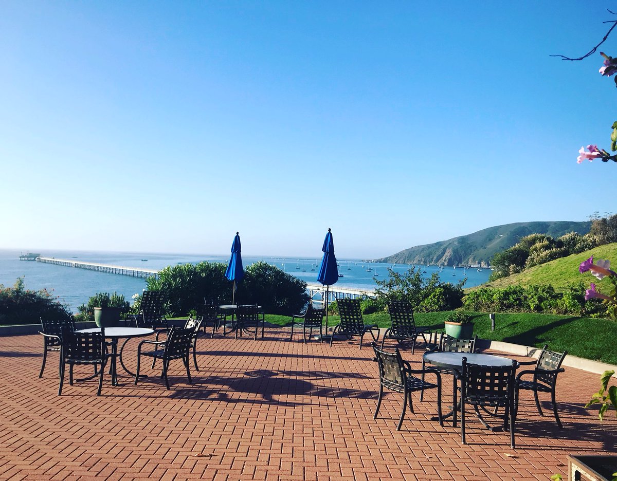 RedianaZ's tweet photo. Office views this am from the sales center at SLB @diamondresorts @Rydowl2010 @jaLOWEha @SWhynotus @BStromDRI @AmyJohnsonDRI #projectSLB #viewsfordays #letsgo https://t.co/QHDGaaAjrr