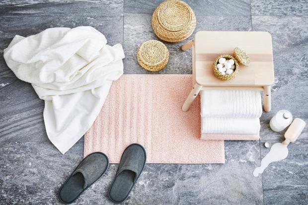 So schön weich: Nach der Dusche sind Badematten die perfekten Schmeichler für unsere Füße. 
schoener-wohnen.de/einrichten/acc…