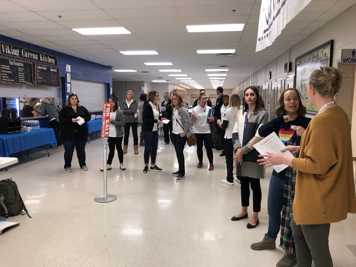 Kate_P_T's tweet photo. The volunteers from @UofA_Augustana are ready to support schools arriving at #EASHASS in Viking today! @EverActiveAB https://t.co/pJWQkpzafU