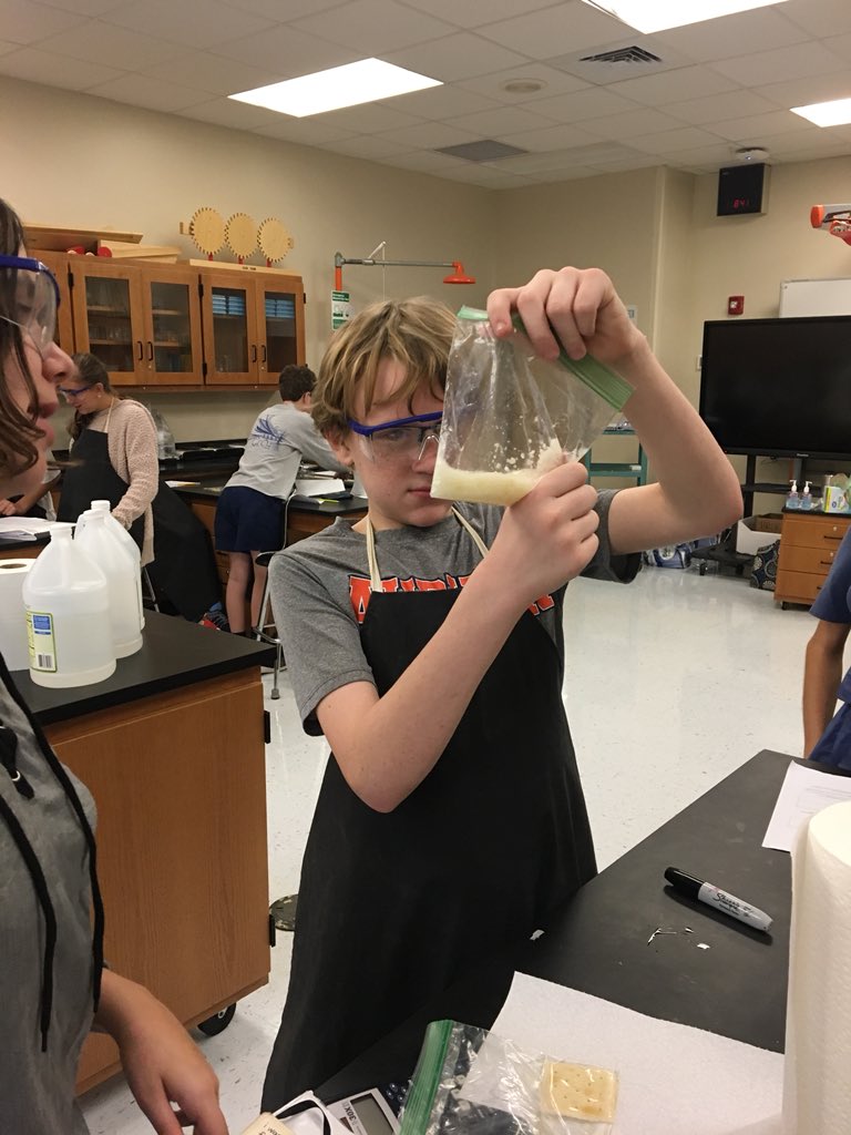 farrarpizitz's tweet photo. 7th grade science models the digestive system @pizitzmiddle #pizitzlearns https://t.co/TWcngJfVMj