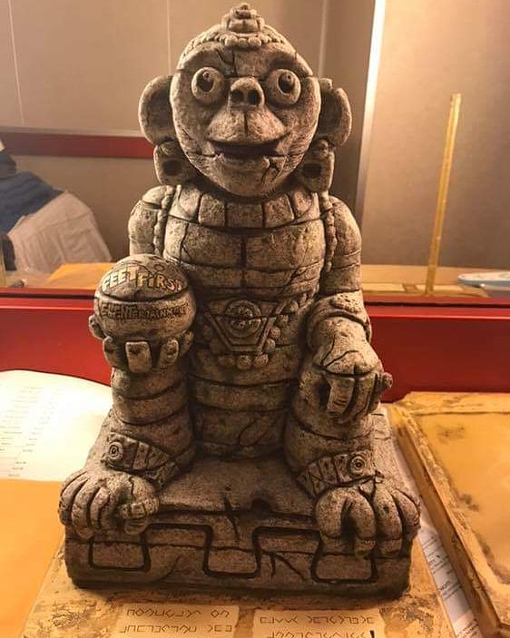 FeetFirstEvents's tweet photo. 30th Annibersary gift to the brothers who started it all. The #SilverMonkey from #LegendsOfTheHiddenTemple help start it all! #TeamBuilding #EventProfs https://t.co/RJtNh4vQSI