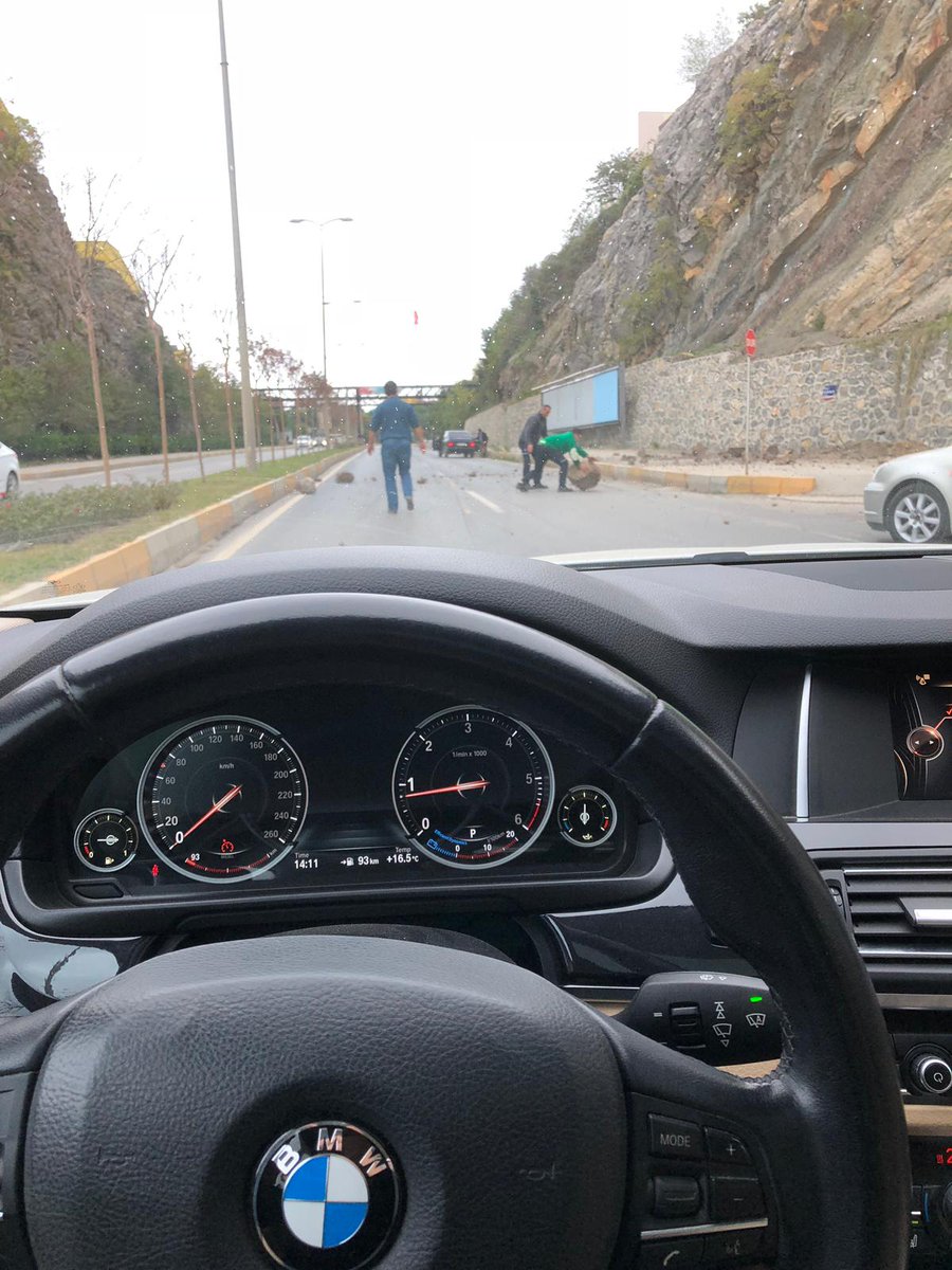 Bir kere daha ölümden döndüğümüz bu şehrin abv artık. Kimseye de açıklayamam öte tarafta ' abi heyelandan öldüm beni direk cennete alsanıza :/  '