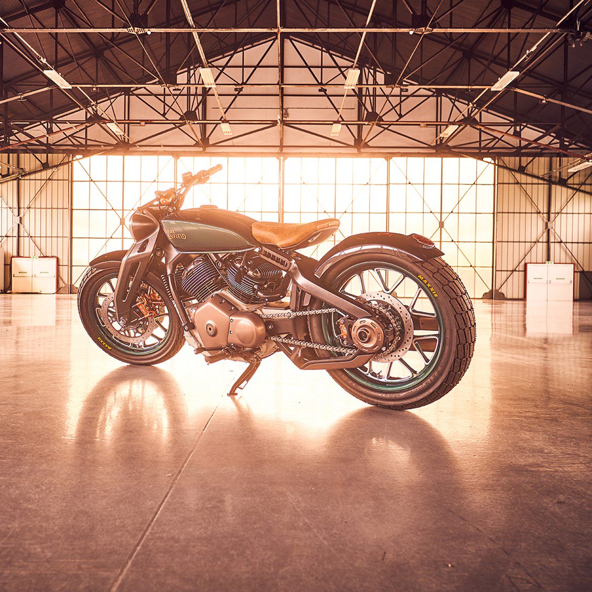 thecaferaceruk's tweet photo. More EICMA excitement. Royal Enfield have just unveiled their concept KX bobber in Milan, an 838cc twin cylinder re-imagining of a 1930s Royal Enfield. We know it's only a concept but they've probably made at least one sale already here in the shop!

https://t.co/ptTJ1qJW6m https://t.co/4rvWdZO9dk