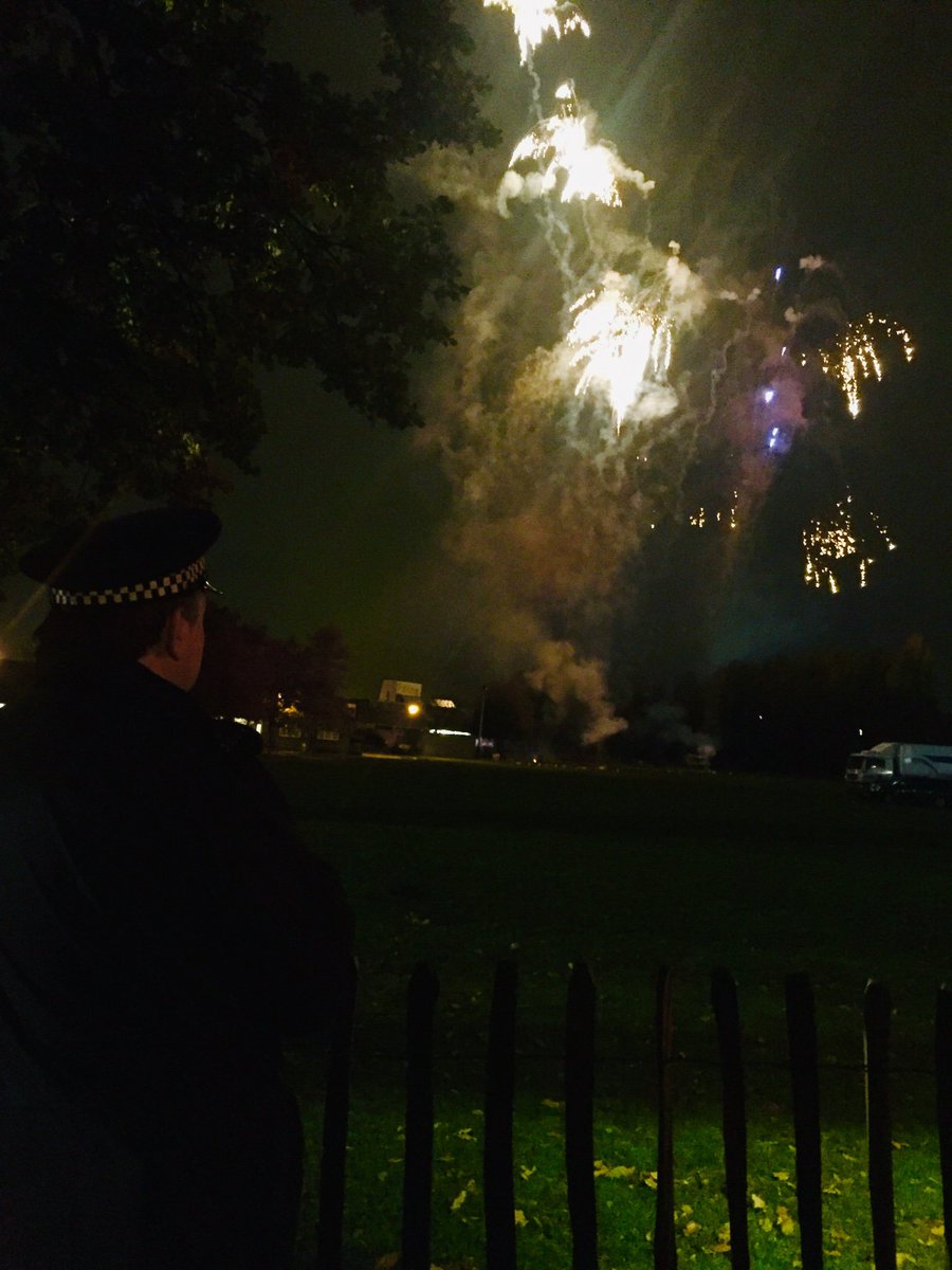 Another successful display @MPSWimbledonPk for 2018. 💫🎇Officers from @MPSVillageVW & @MPSRaynesPark attended & a safe fun night was had by all. See you next year 🎆@MertonCouncil