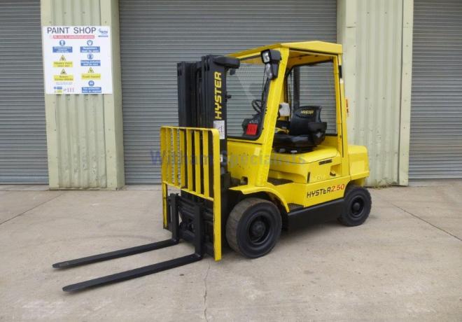 mod_sales's tweet photo. Our usual wide range of "ready to go" vehicles all available direct from stock, ready to be shipped worldwide: #Export #kalmar #LandRover #Valmet #Hyster #forklift #sweeper #1owner #TuesdayThoughts #containerstacker #containers https://t.co/Au6Jt4SoqV