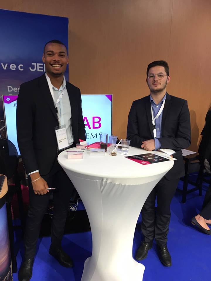 jemsgroup's tweet image. [LIVE] #ForumDataDays

Avec le sourire ! C&apos;est comme ça que Raïane et Pierre-Guillaume vous accueillent! 

A la recherche de nouvelles opportunités? Digital, Data, Cloud, milieux en plein expansion et beaucoup de possibilités! On vous attend !

#Digital #Data #IA #Recrutement