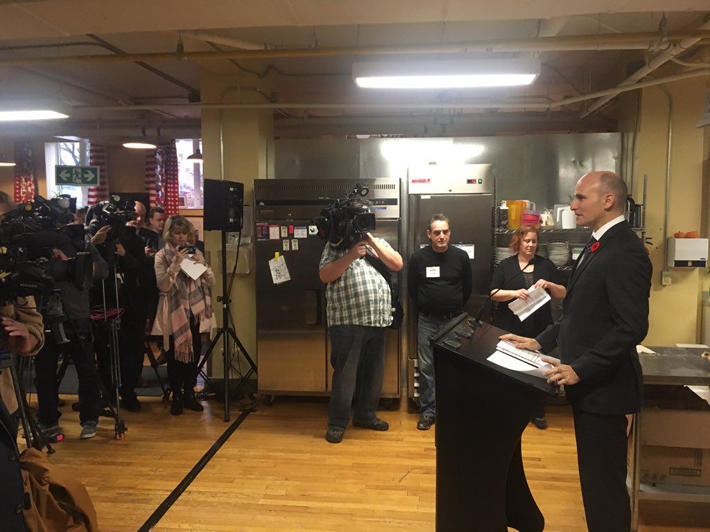 Very happy that @jyduclos is here in Ottawa to announce legislation to entrench income related measures & metrics to reduce poverty in Canada.

#ReducePoverty