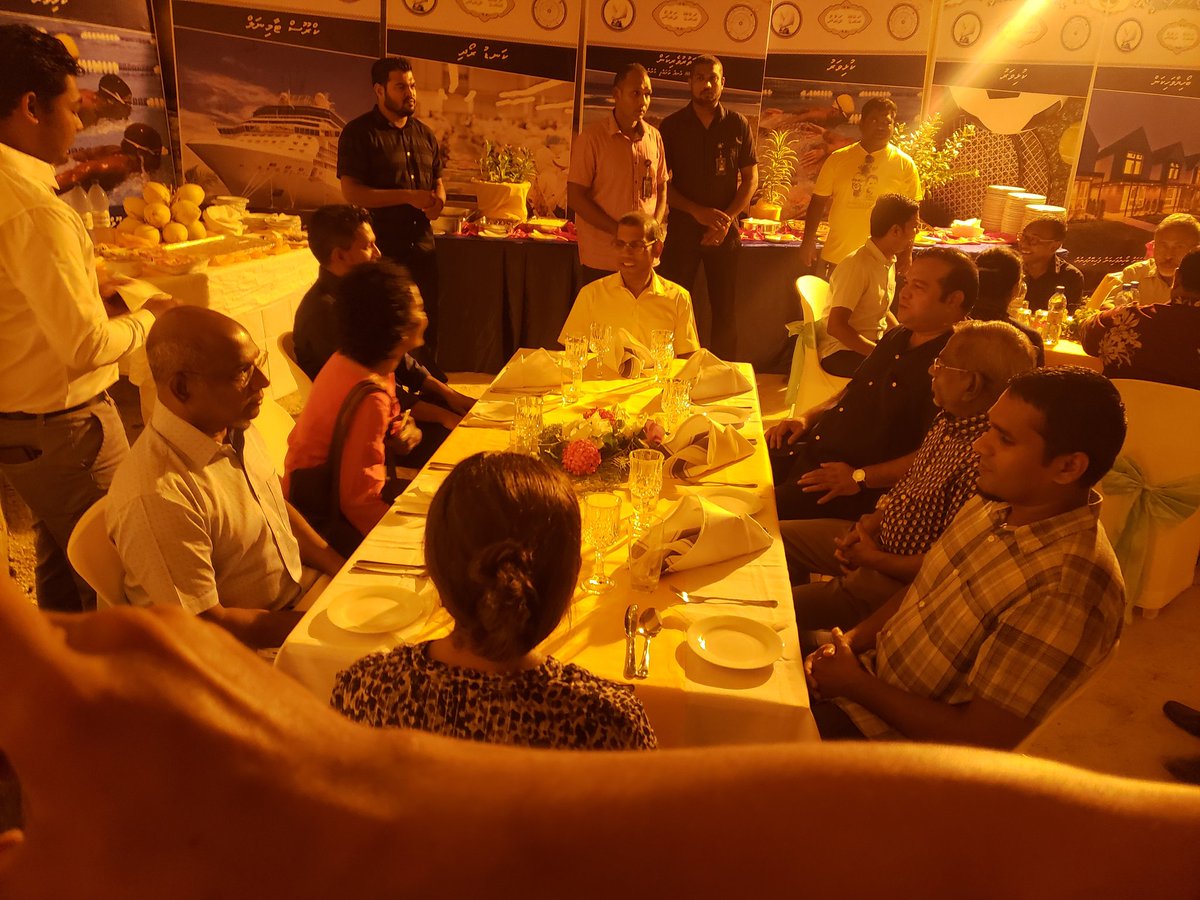 #AdduCity Hithadhoo Uthuru Dhaairaa in baahvvaa khaassa farihkolhehgai Raees <a href="/MohamedNasheed/">Mohamed Nasheed</a> aai #MadamLailaAli baiverivevadaigannavaifi

💛 މިއީ ހިތާ ހިތުގެ ގުޅުމެއް 💛