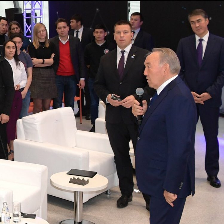 satievolzhas's tweet photo. KazHackStan is everywhere. Даже на встрече с президентом :) #kazhackstan https://t.co/qCdwrqdykw