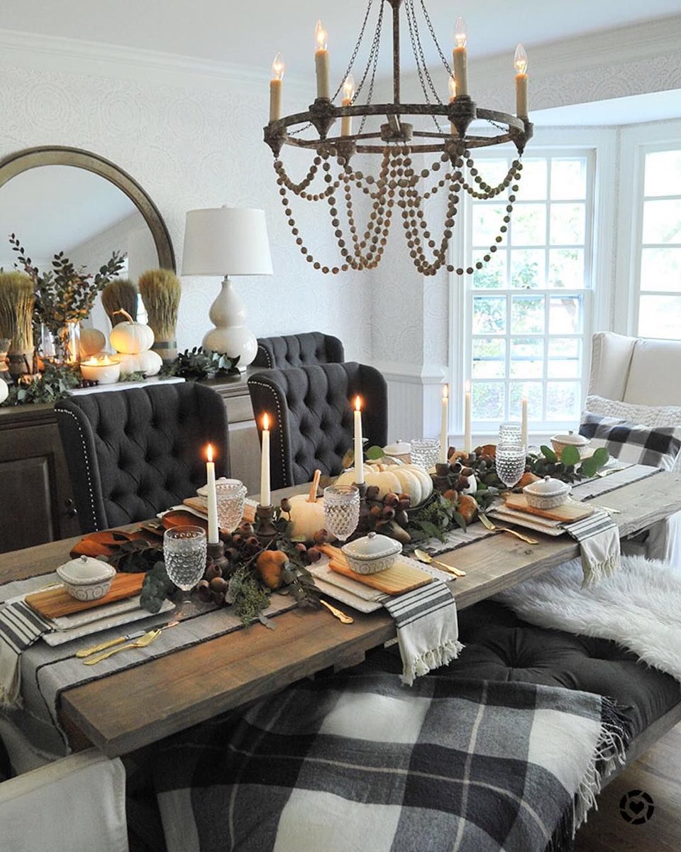 We're already planning our Thanksgiving tablescape and hoping it turns out as beautiful as this. (📸: @dearlillie)