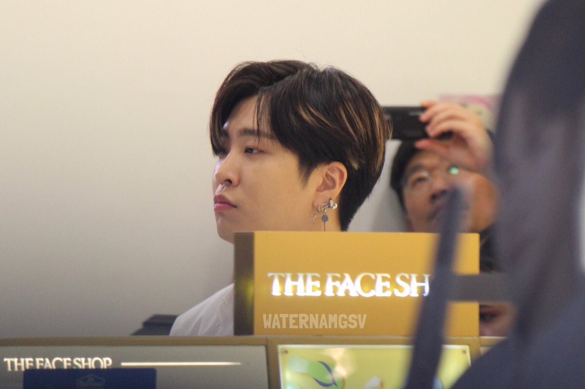 cyjdoingstuff's tweet image. youngjae wearing a safety pin since the eyes on you tour ♡ ( 2018 )