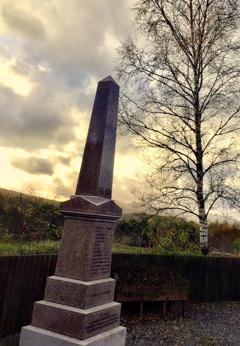 abdnshcyc's tweet photo. #Strachan War Memorial with #Clachnaben forming a suitably majestic and dramatic backdrop. Pronunciation of Strachan varies from Stra’an to Strawn. #Feughside #Aberdeenshire #nowrongturns https://t.co/KTvLUrqtG3