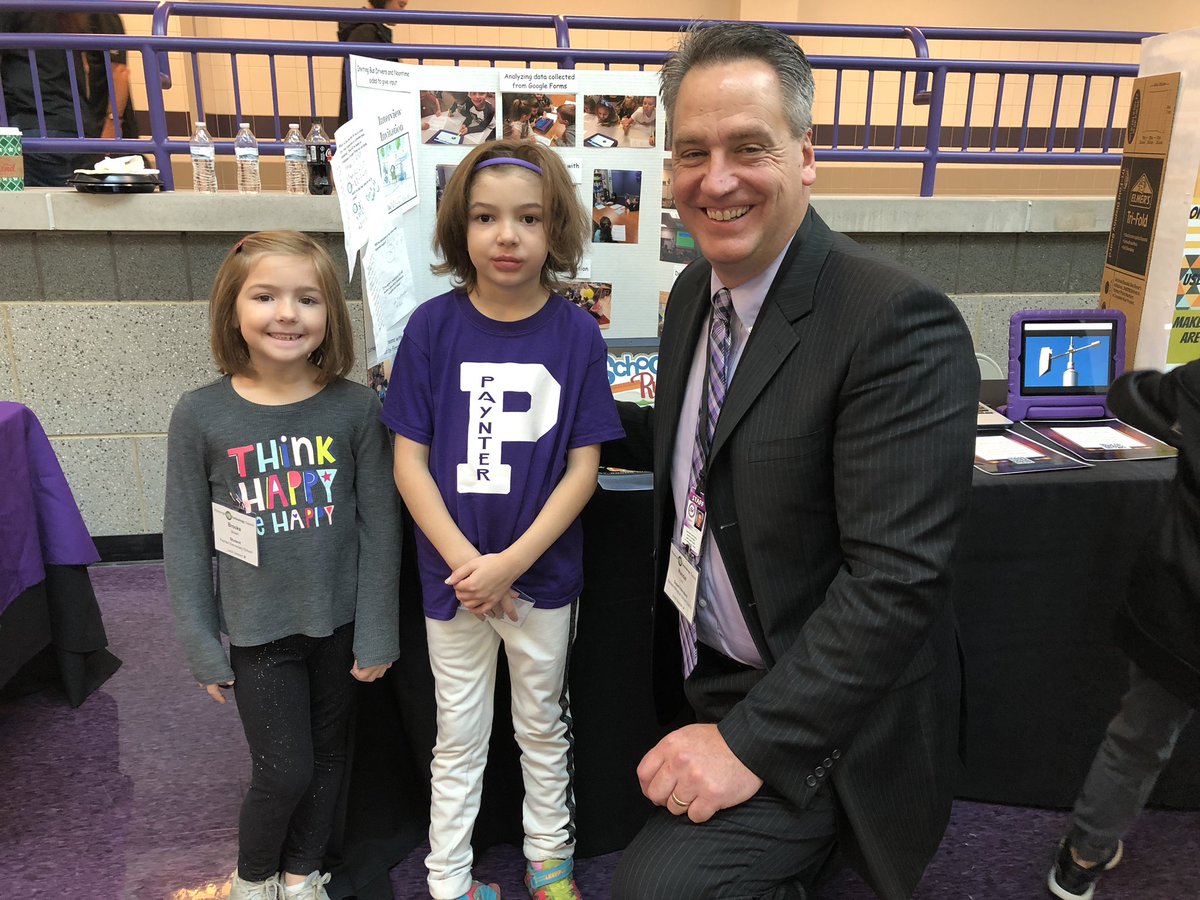 Look who we saw at our Student Showcase!!! Thank you Dr. Lutz for stopping by!!! @mrscantwell1PES @PaynterRocks @BWSDsuper @JaneenPeretin @BWCurriculum