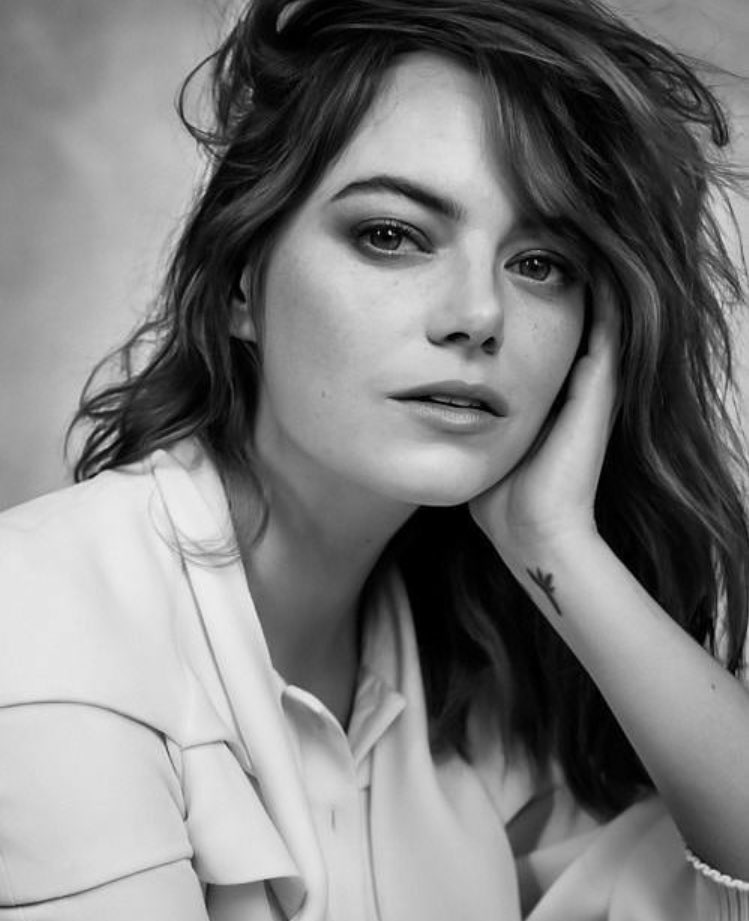 Happy birthday to emma stone! one of my favorite actresses! 