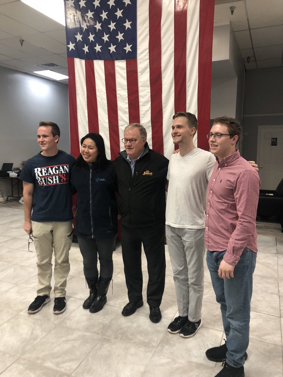 Volunteers in my Democrats for Wagner office in Philadelphia are leaving it all out on the field. Thanks to @vdigiorgio67 for stopping by to fire everyone up.