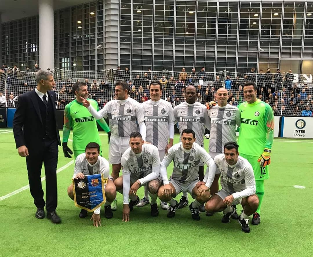 marticambiaghi's tweet photo. Nel pomeriggio si è disputato il match 5 contro 5 fra le "leggende" dell'@Inter e del @FCBarcelona a poche ore dal match di Champions League in programma al Meazza di San Siro questa sera.
⚽⚽⚽
#lombardiasportiva #Milano #calcio #intervsbarca #interforever #barcalegends https://t.co/EDAscyWtJH