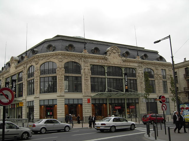PatrimoinePO's tweet photo. L'ancien magasin Aux Dames de France de Perpignan est un bâtiment situé place de Catalogne, à Perpignan, construit vers 1900, inscrit monument historique en 1999. #wikiPO https://t.co/7n8sZrXVQe https://t.co/oMDyIdpxSB