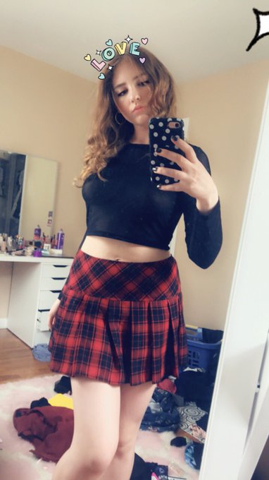 I love this outfit 😍🙈 do you? 👅👀 https://t.co/KatnKkPVWR<a href="/tag/nomakeup"class="tags"><span>#nomakeup</span></a>