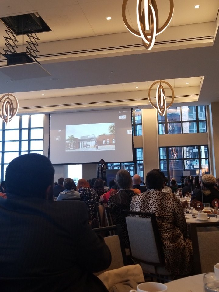 youthinvestptrs's tweet photo. The more successful I get, the less access the people in my community get to my work, says #TitusKaphar, who is now creating a #mentorship program in his hometown of New Haven for students who are paid to work in the studio with #artists
#WRAG2018 @WRAGtweets https://t.co/OFoMk2LcGn