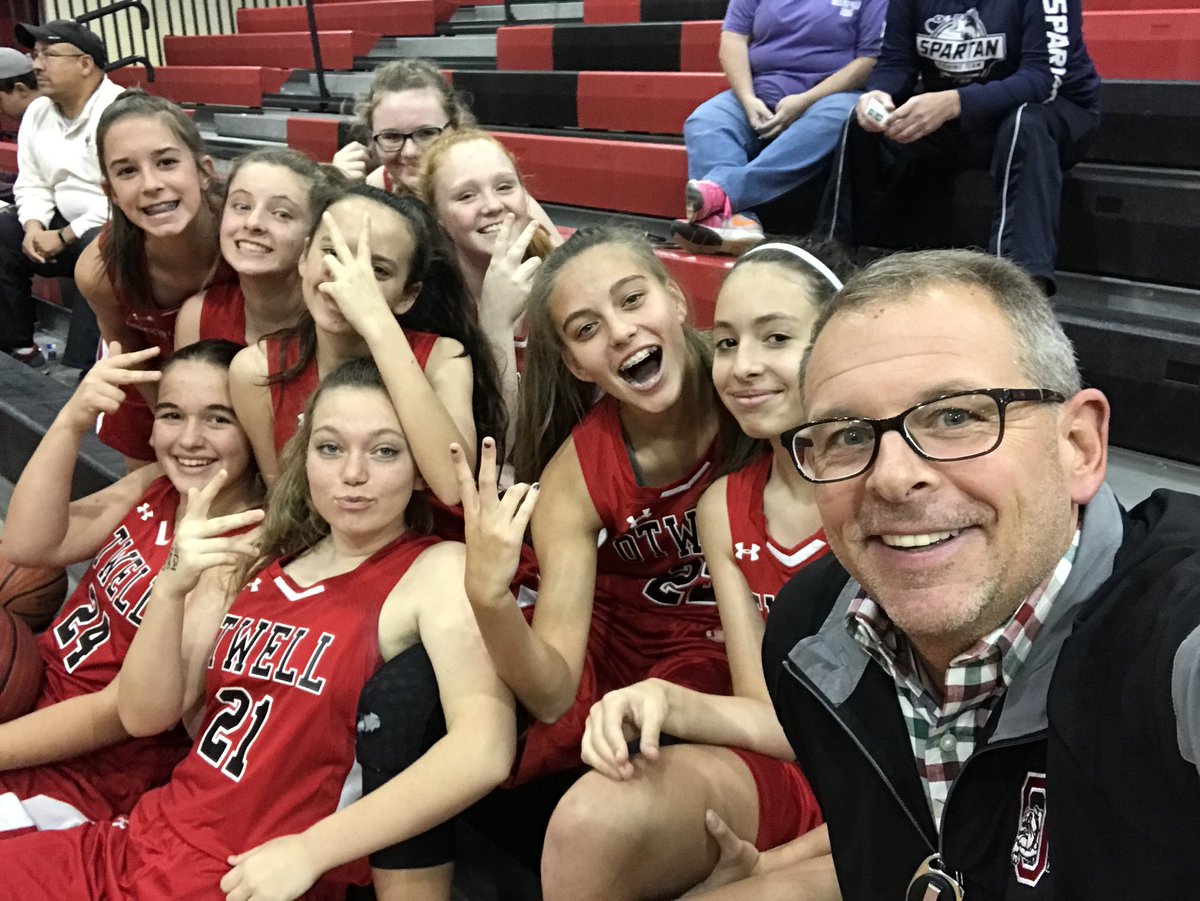 Otwell_MS's tweet photo. Pre-game selfie with 8th grade girls bb team #selfieswiththeprincipal #selfieswiththeteam #onfiretonight #bringingtheirAgame https://t.co/GWkzvVywD6