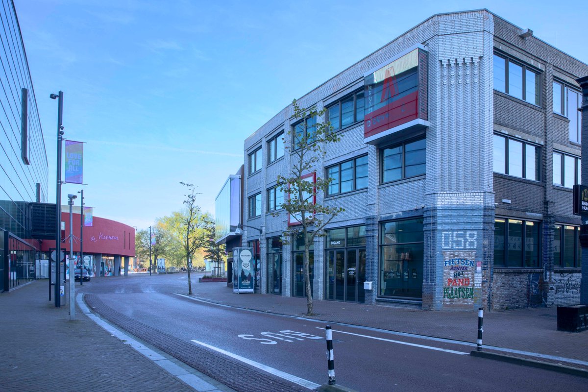 Space_Lines's tweet photo. #Neushoorn #Leeuwarden : Hier worden te gekke concerten gehouden, doordeweeks is het ook een school voor dans en muziek. Super gaaf project! Technische uitwerking: #Spacelines #Memodeling & #Tectnique Architect: #DP6_Delft & #3TO architecten https://t.co/1bVIHD3BIZ