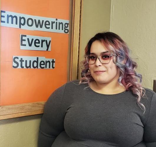 ArizonaWestern's tweet image. While Chaney Linares’ mother is one of the smartest people she knows, her formal education ended after she graduated from middle school. Find out what motivated her to attend college at: bit.ly/2RyYHY6 #IAmFirstGen #FirstGen