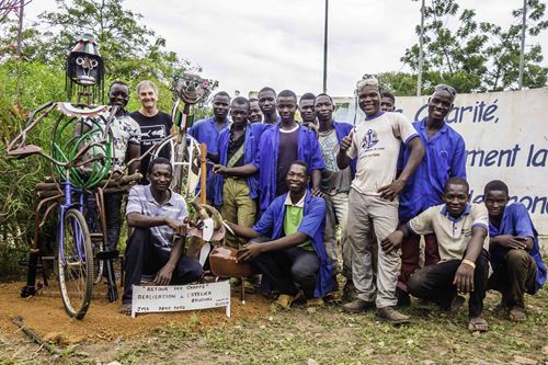 Emmabuntus's tweet photo. Nous venons de publier le 5eme épisode du voyage de solidarité 2018 de nos amis de @ASI_YovoTogo au #Togo en version française et anglaise:
- https://t.co/u8wrKcUeuG
- https://t.co/mJ6jW5E2qe
à suivre l'inauguration du #FabLab #OrthoLab, des nouvelles salles informatiques, etc. https://t.co/2NIPEUzkDa