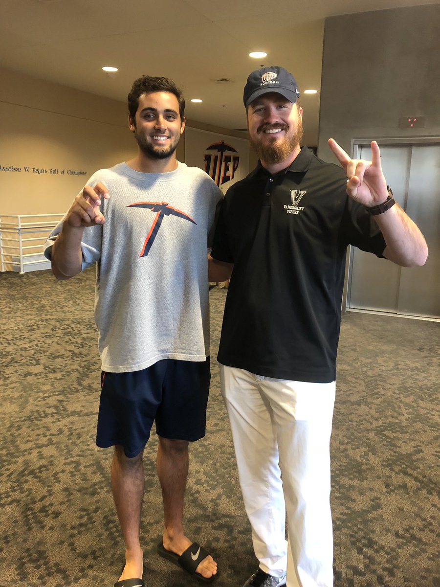 aafernandes98's tweet image. A bet is a bet and @Coach_Smith_83 got to be a viper for a day. Huge shoutout to @VHSFootball for making history, keep getting after it! #dubs #fiveonetwo #shouldhavebeenaviper @Leander_Lions