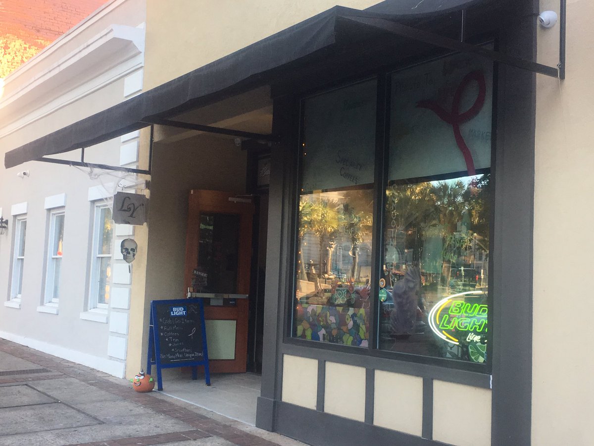 LocalYocalSC's tweet image. Come see us for a gourmet coffee, juice, smoothies, various teas, grab &amp;amp; go sandwiches, grocery items, fresh produce, a full menu &amp;amp; more! Heck, we even cater!! #LocalYocalOnMainStreet #WeLoveMainStreet @mainstcolasc @CCPColumbia @CityofColumbia