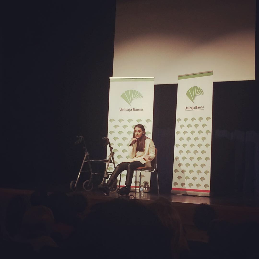DiezEstudio's tweet photo. Una recarga de #energíapositiva 😄 Hoy asistimos a la conferencia de #MiriamFernández en @UnicajaBanco #Valladolid para conocer su historia y por qué lo diferente “nos enriquece a todos” - La #felicidad consiste en tomar la decisión diaria de serlo 💪 #esfuerzo #actitud #sueños https://t.co/ROMGcZlreS