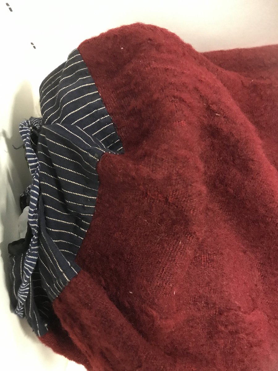 RdeBuitlear's tweet photo. Today was day1 #beadypocket project @NMIreland w #Traveller & settled women. We learnt how wearing a small touch of red could protect or cancel negative effects of an ‘overlooked child’ Do you have any similar stories from your culture? #textilehistory #cuturalidentity #mincéir https://t.co/lkvjjI91Hb