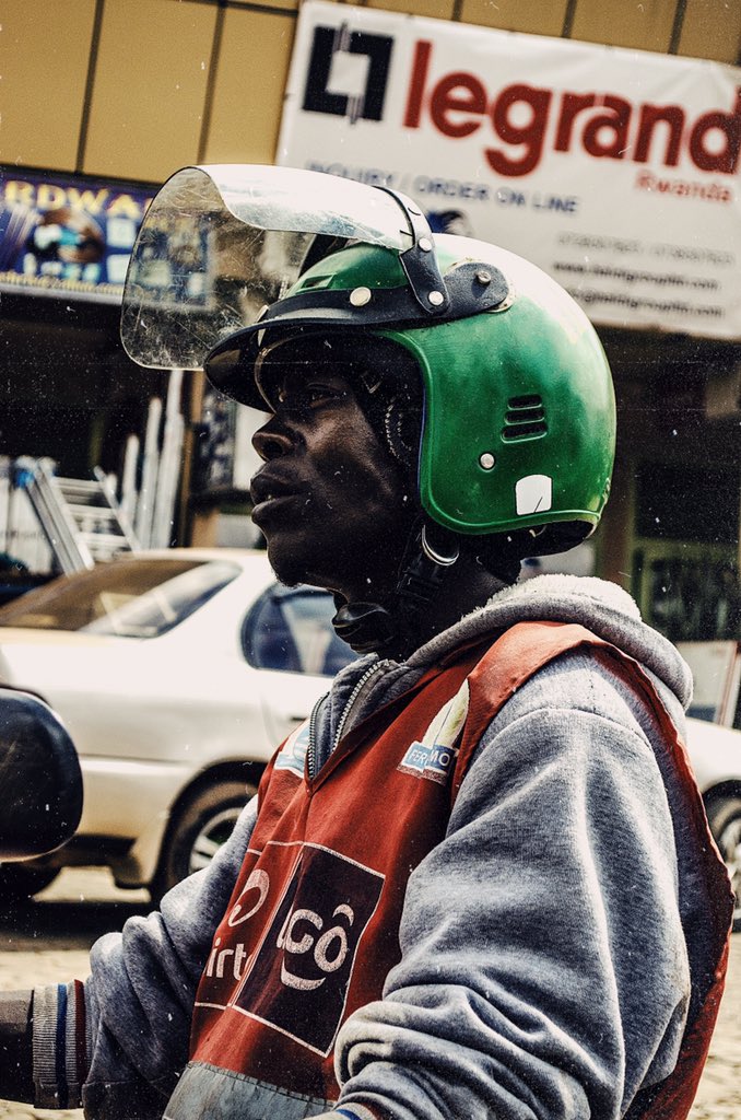 ✨KIGALI IN MOTION✨
It was such an amazing experience taking photographs of the beautiful people of Rwanda✨🇷🇼
P.s these were all taken from within a moving car today🚗😆📸
SWIPE👉🏽💫
#rwanda #portriats #portraitphotography #makingportraits #photography