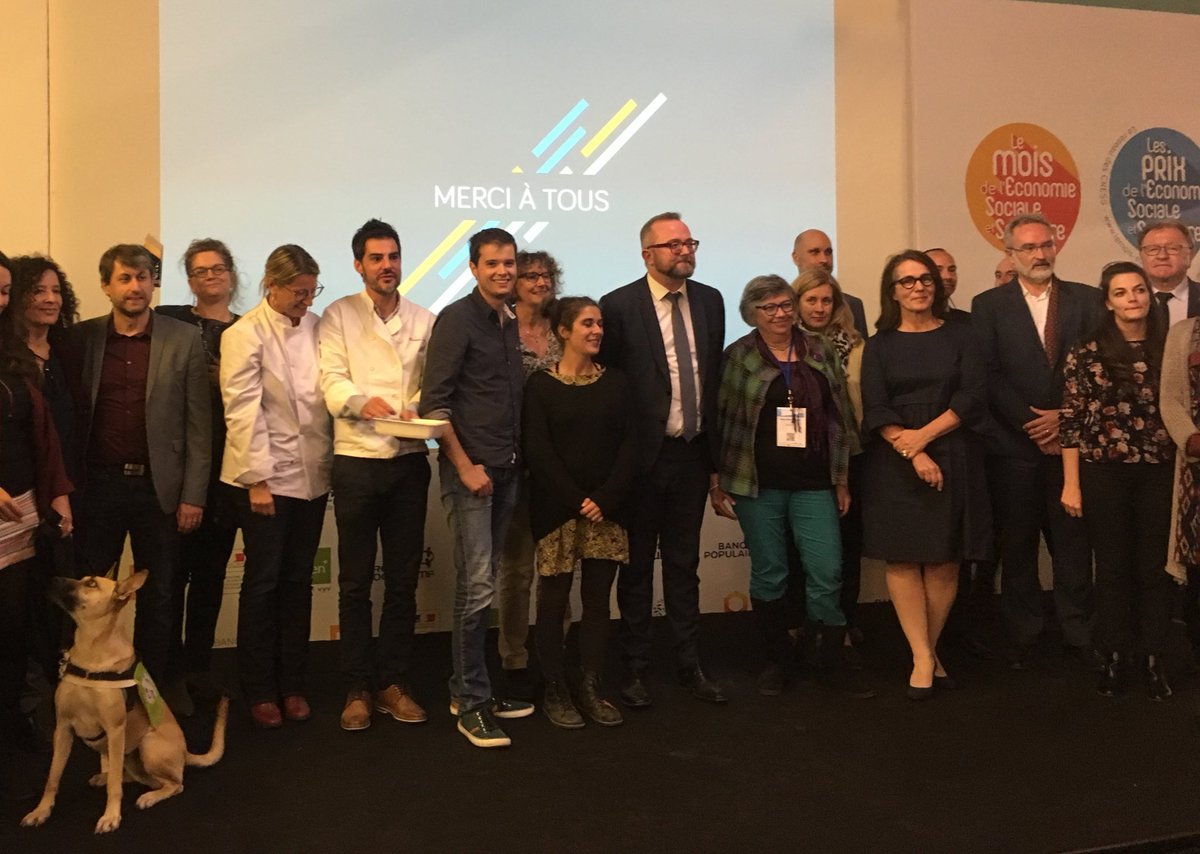 ItierCh's tweet photo. Heureux de lancer ce soir la 11e édition du @mois_ESS et le nouveau @SocialFest1 à @Gro_ndControl
Bravo au @CNCRES et @kawaa_co 
Merci à @RefugeeFoodFest avec Magda, notre chef de ce soir! https://t.co/hrvRNBGNeY