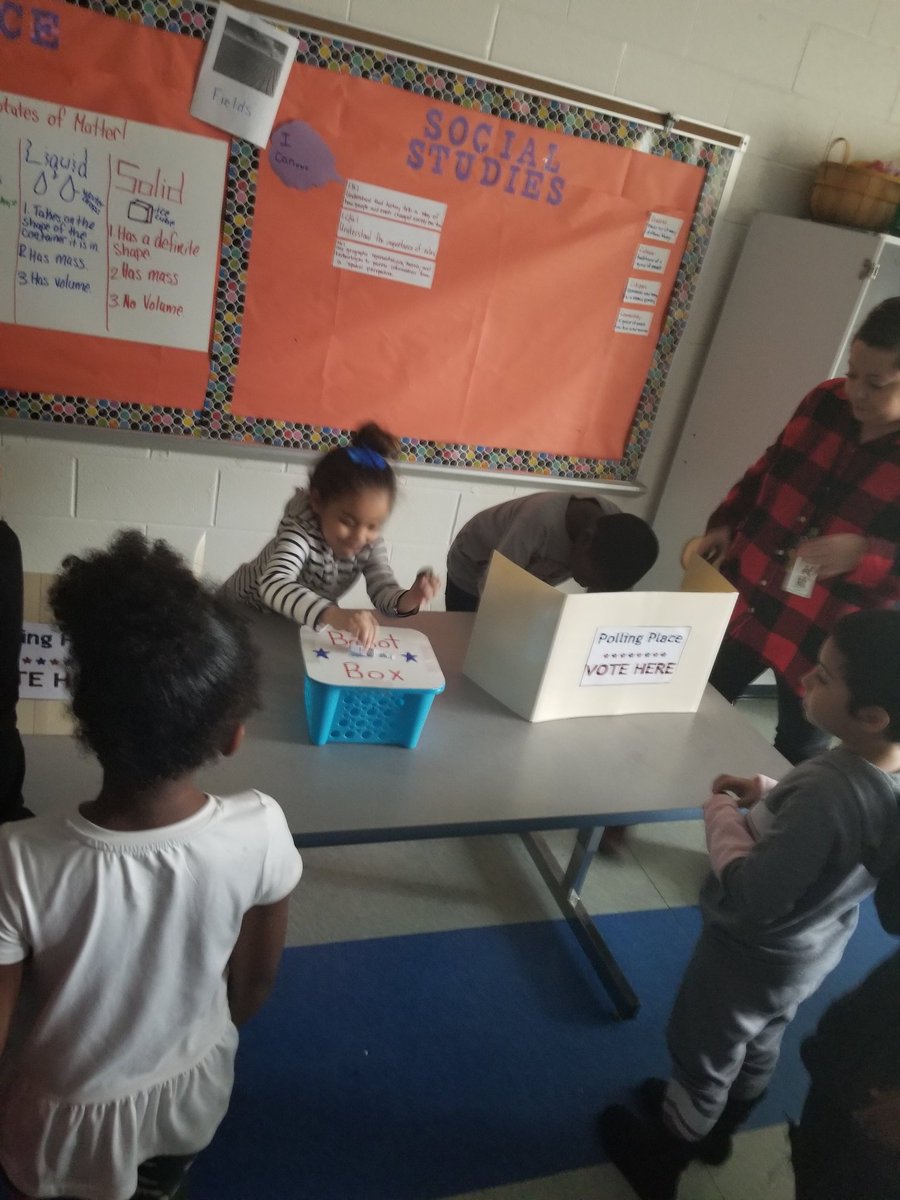 pmoylan1029's tweet photo. Cookie President Election went down today! Mr. Chip vs. Mr. Oreo ! Thanks @lindsey_cox520 and friends for joining us ! Congrats Mr. Chip (Ms. Cox) for winning ! #wearenotcompetitive #itakemyloss #cookielection #electionday #MRES https://t.co/n8TYZZ9915