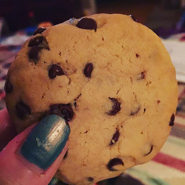 Tuesday’s are for #veganchocolatechipcookies what’s your fave cookie? bit.ly/2AQf3WJ