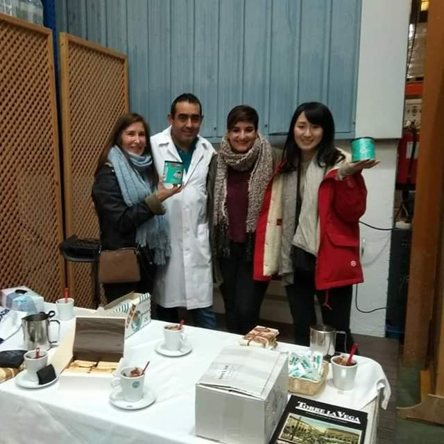 Nuestro chocolate triunfa en Japón...
Gracias al equipo de Santander Fine Food y a su importador japonés y a nuestro compañero Félix por la gran jornada que pasamos con el #thebesthotchocolate
y las fantásticas #polkas de #hojalderdetorrelavega... 😜