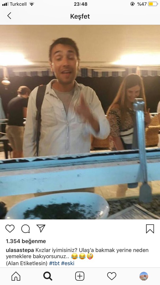 Bence Ulaşın totosuna bakıyorlar skdjsh