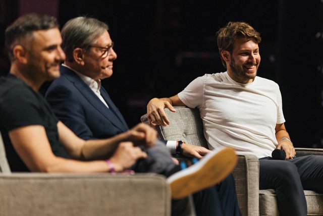 Had a great time kicking off <a href="/Summit/">Summit</a> with <a href="/garyvee/">Gary Vaynerchuk</a>. He is really gifted in a unique way that is quite fresh and smart. Thanks <a href="/Bis/">Elliott Bisnow</a> and the Summit Team for having us. 

BTW, Gary and <a href="/jack/">jack</a>, am I doing this right?