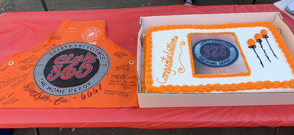 grayson_brock's tweet photo. Amazing Accomplishment Team!!! Today we got to Celebrate our 365 Days Safe! I couldn’t be more Proud of this Team. Lets keep talking up Safety! #TeamWindsor #PackNorthProud @JakeCrailTHD @TerrieOrtega30 @steenstenger @NickLTHD @windsorHD6667 https://t.co/EvSpkkcee9