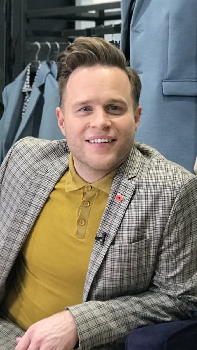 LR2467's tweet photo. @ollyofficial Great to meet you @ollyofficial @laurapeakall https://t.co/s23FZhiTuW