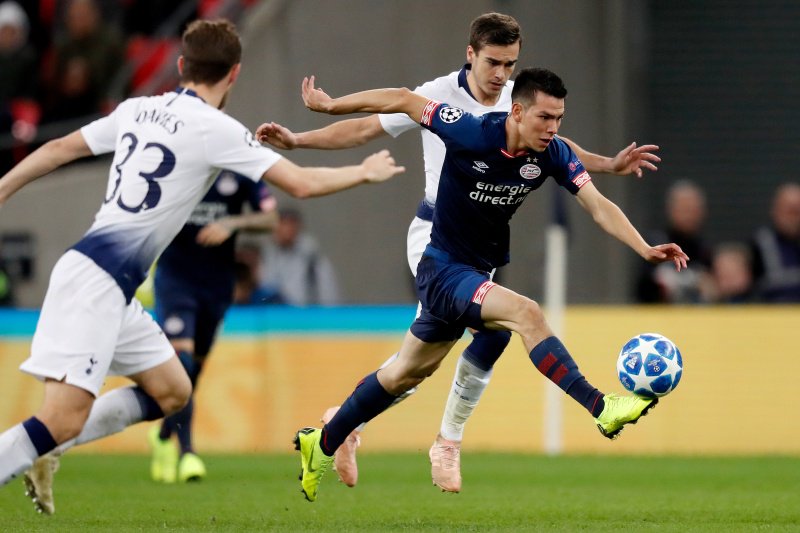 Hirving Lozano durante el encuentro ante el Tottenham Hotspur