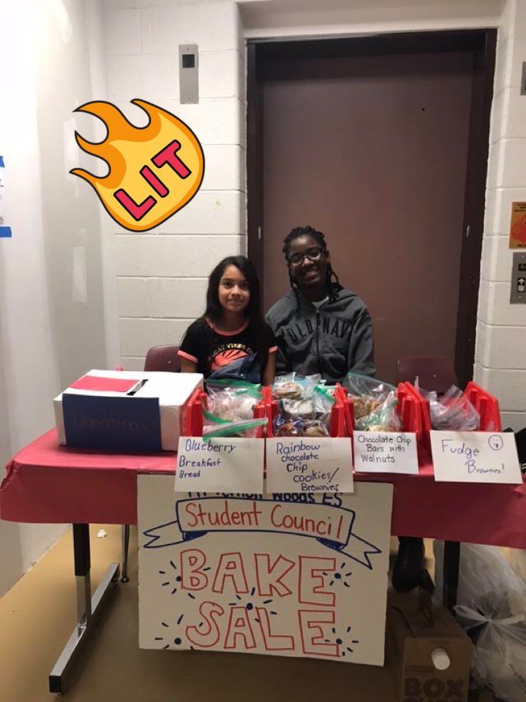 MVWES_SCA's tweet photo. Some SCA members helping at bake sale #MVWES #ElectionDay2018 https://t.co/WL1wBmsepY
