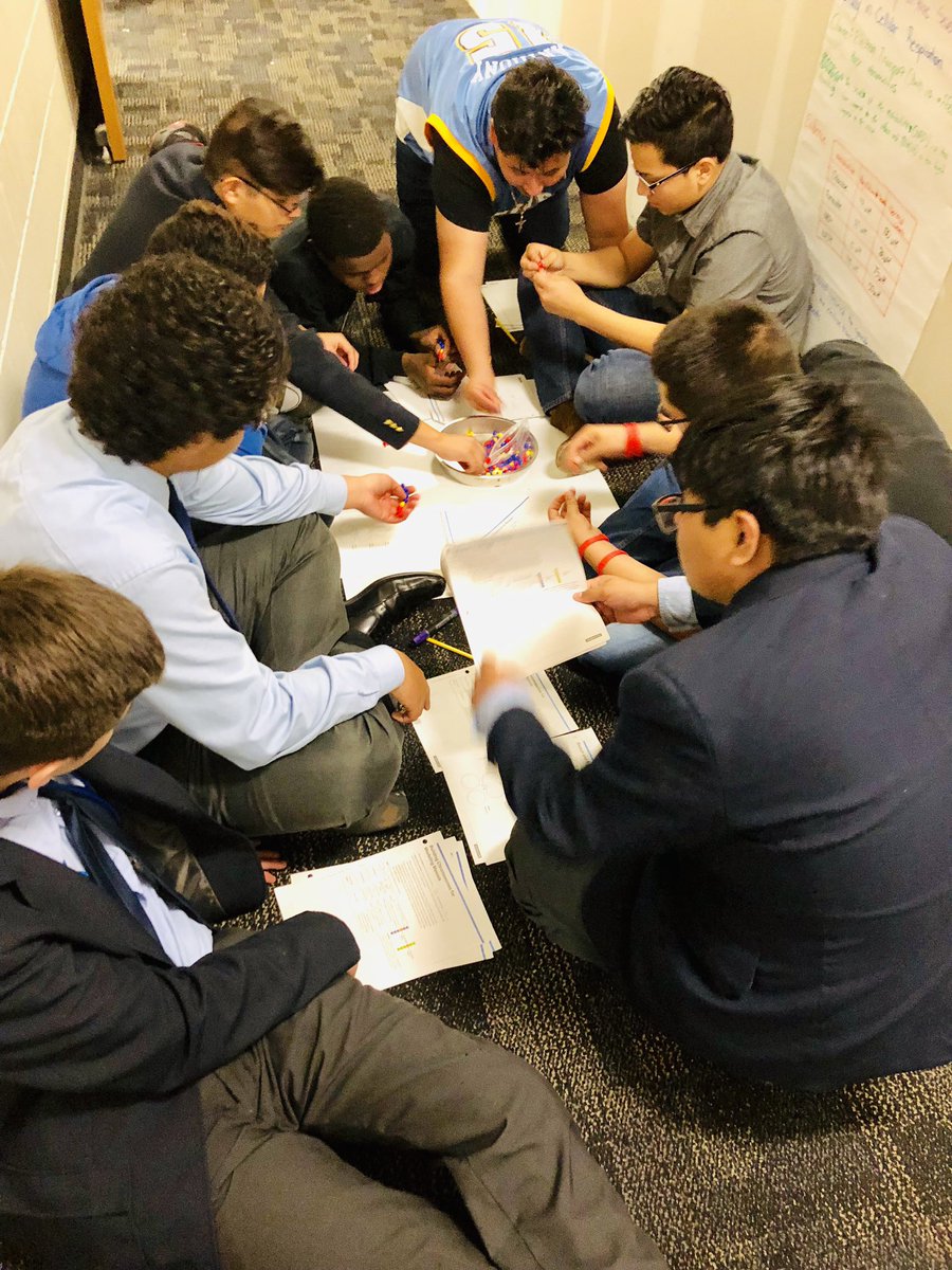 educatephillips's tweet photo. Modeling Chromosomes and the Phases of Meiosis 🙌🏾 #PAPBio #Freshmen #PopBeads #GroupWork #WorkingTogether https://t.co/Drx1SgmQGy