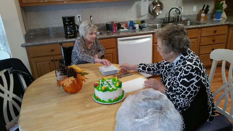 solutioncare_LA's tweet image. You are never too old to set another goal or to dream a new dream! Our River Forest Home residents and caregivers had a wonderful time celebrating Syd's glorious 90th birthday! Here's to you, Syd!  #eldercare #seniorcare #assistedliving #memorycare #Northshore #Covington