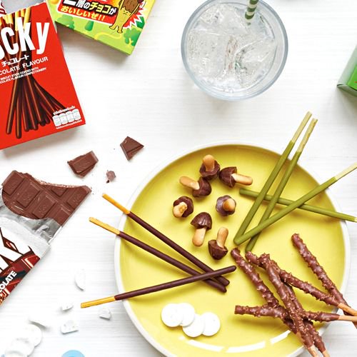 TakeoutKit's tweet image. Japan is popular for their weird and wonderful candies and snacks. Do you have a favorite one? 🇯🇵 This #NationalCandyDay, get a free international candy sample with your first Takeout Kit purchase (no code needed)! 🍬 Shop takeoutkit.com! #takeoutkit #eattheworld