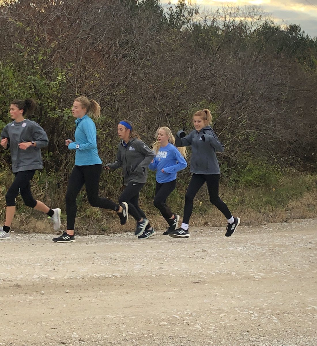 Drake_TFXC's tweet photo. Stretching out the legs before Midwest Regionals #WeAreDrake https://t.co/PYjTm5KKhc